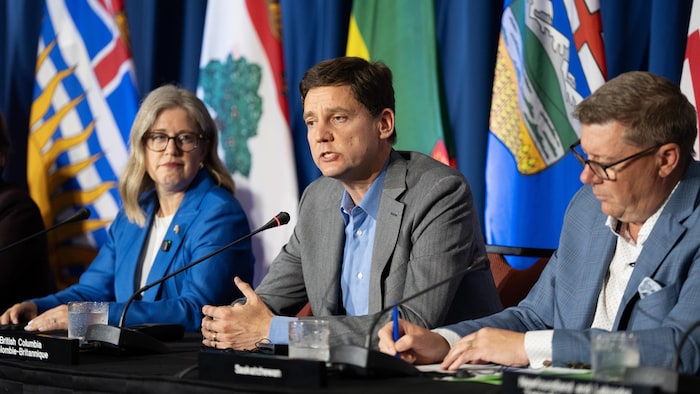 Les premiers ministres Susan Holt (Nouveau-Brunswick), David Eby (Colombie-Britannique) et Scott Moe (Saskatchewan).