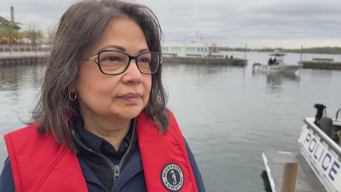 Dawn Colquhoun, gestionnaire au Bureau de la sécurité nautique de Transports Canada, devant la caméra.