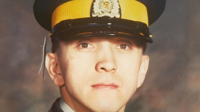 Dean Gladue, en uniforme.