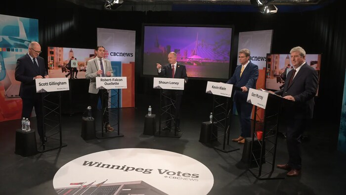 Cinq candidats à la mairie de Winnipeg ont pris part à un débat mercredi 19 octobre 2022 pour tenter de convaincre les électeurs.