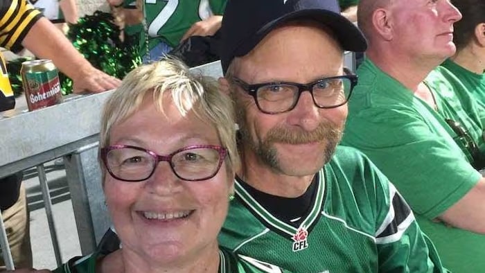 Jay et Deb MacDonald passaient du temps dans leur chalet lorsqu'ils ont trouvé la mort lors d'une attaque d'ours, selon leurs proches.