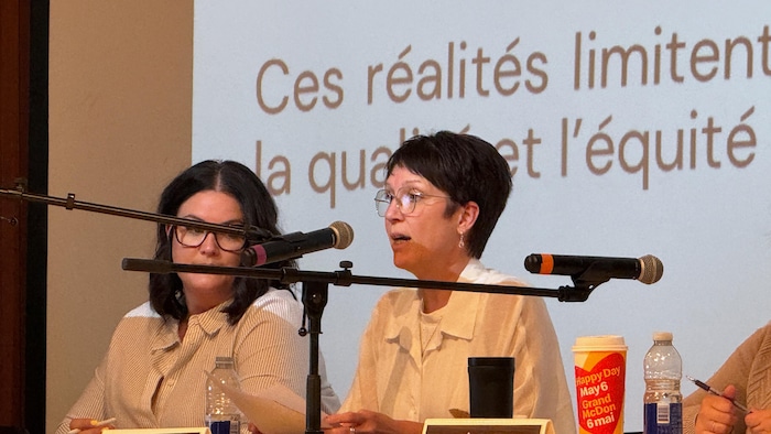 Nancy Létourneau s'adresse aux parents et aux élèves de l'école de Barraute.