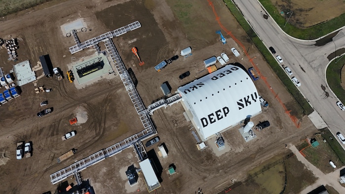 L'entreprise Deep Sky vue du ciel, à Innisfail, en Alberta, en mai 2025.