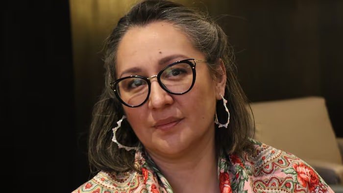 Mandy Gull-Masty avec des lunettes.