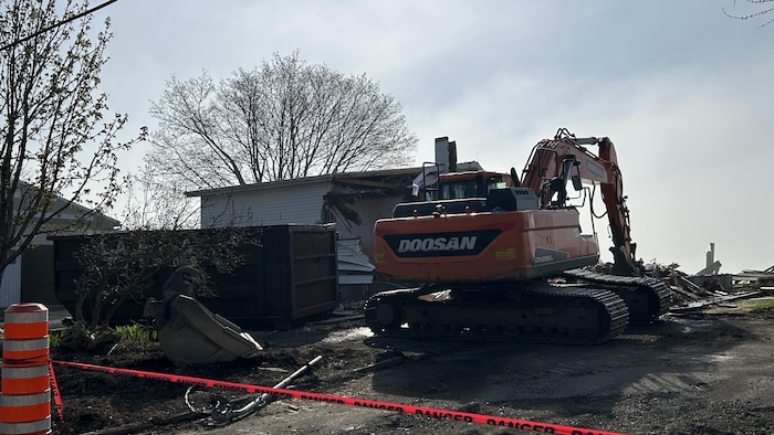 Démolition d'une première résidence, rue des Tournepierres