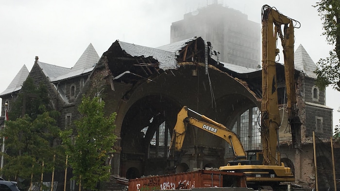 La démolition de l'église Saint-Coeur-de-Marie