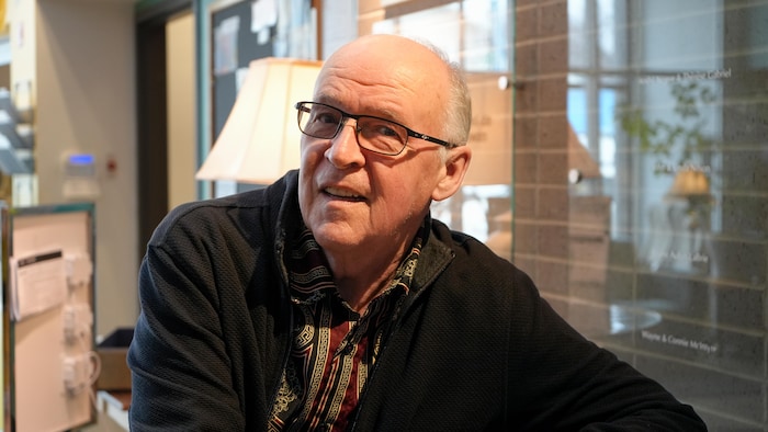 L'ancien directeur artistique de la Troupe du Jour, Denis Rouleau, en avril 2026.