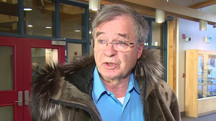 Le sénateur Dennis Patterson à l'Assemblée législative du Nunavut. 