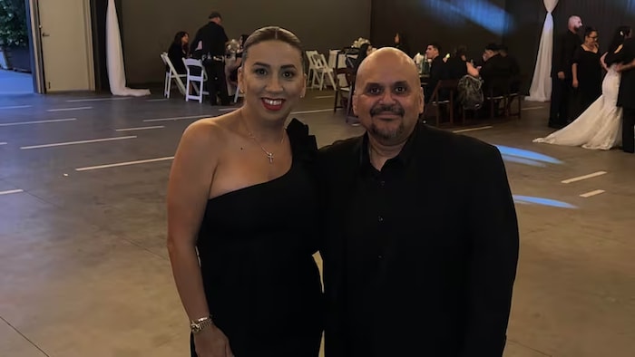 Cynthia Olivera et Frank Olvera qui posent côte à côte.