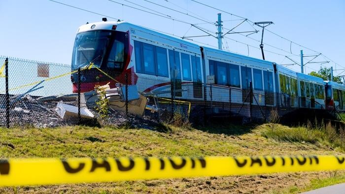Un train immobilisé après un déraillement à Ottawa.