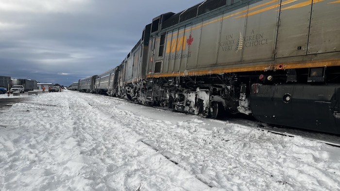 Un train sorti de ses rails.