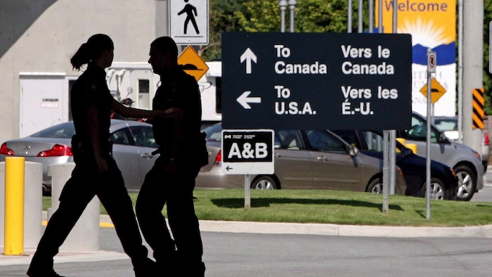 Canadian border guards are silhouetted as they replace each other at an inspection booth at the Douglas border crossing on the Canada-USA border in Surrey, B.C., on Thursday August 20, 2009. The number of Americans seeking refugee status in Canada has experienced a significant bump this year, increasing more than five times in November 2016 from the same period a year earlier. THE CANADIAN PRESS/Darryl Dyck