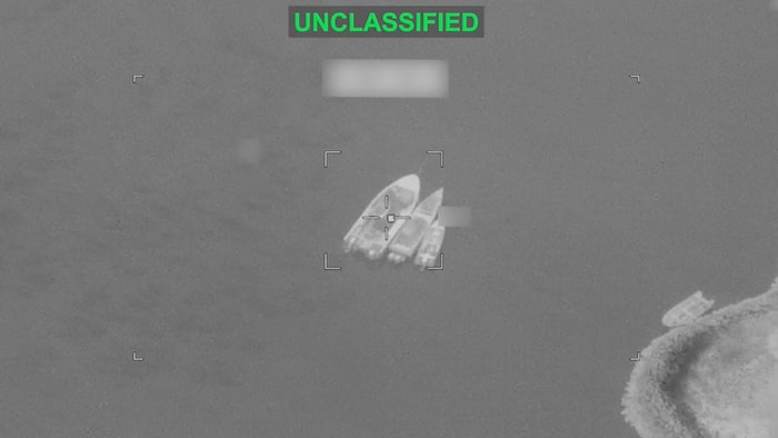 Image satellite de navires dans l'eau. 