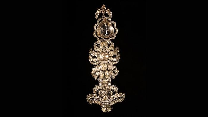 Le diamant Florentin monté sur une aigrette autrichienne.