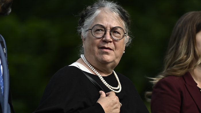 Diane Lebouthillier arrive à la cérémonie d'assermentation du Cabinet à Rideau Hall le mercredi 26 juillet 2023.