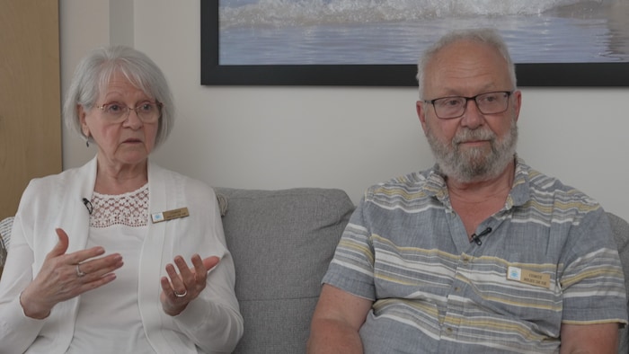 Diane Talbot et Réjean Gravel assis côte à côte.