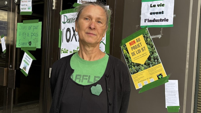 Édith Ouellet prend la pose.