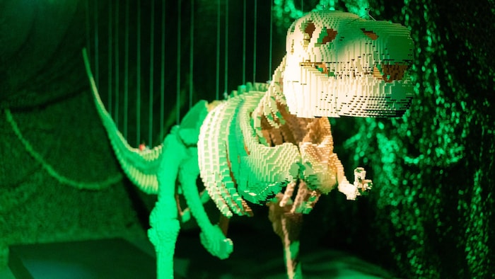 Une scultupre de Tyrannosaurus Rex en Lego.