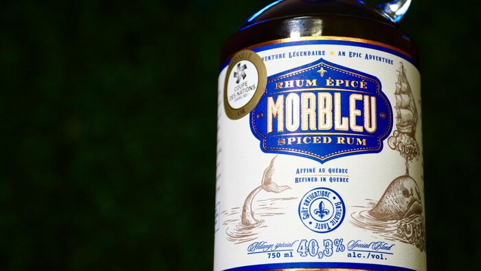 Bouteille de rhum épicé qui porte le nom de Morbleu.                               