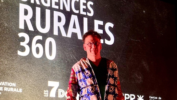 Richard Fleet sur la scène du docu-cirque Urgences rurales 360.