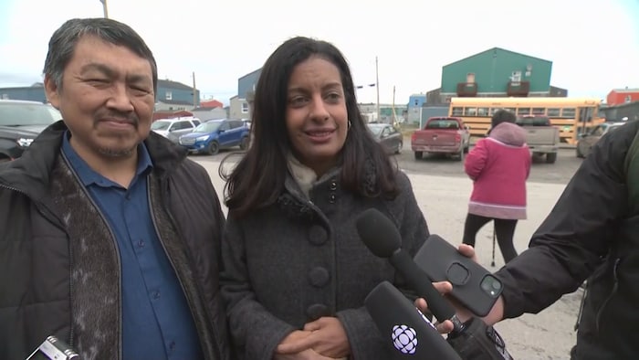Dominique Anglade et Tunu Napartuk à Kuujjuaq.