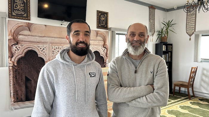 Rida Zouraibi et Donald Renneteau dans la salle de prière.