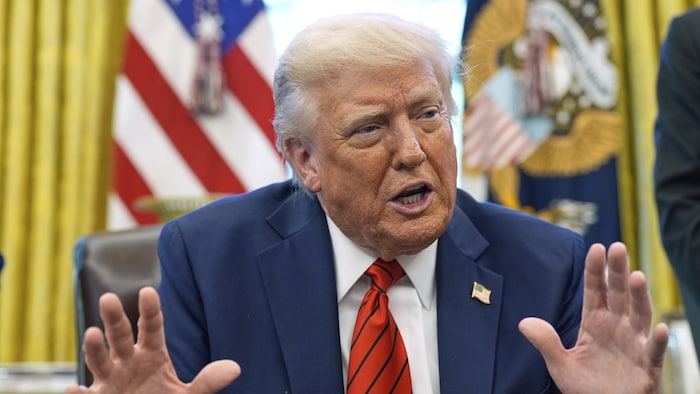 Donald Trump dans le bureau ovale.