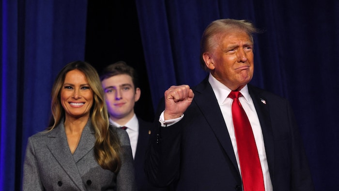 Donald Trump sur scène avec Melania Trump et leur fils Baron.