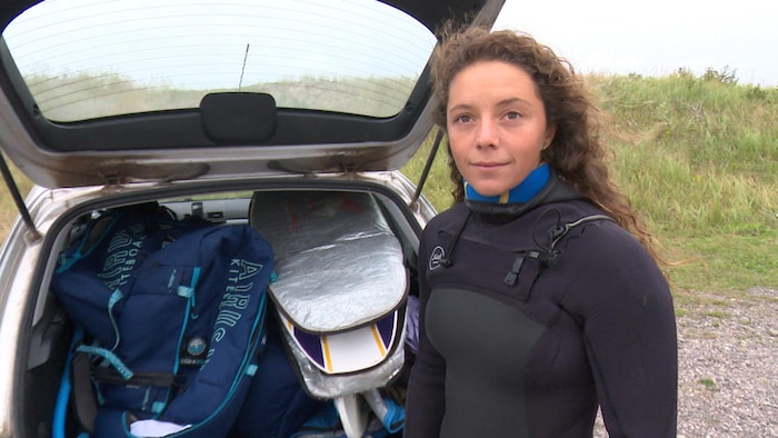 Judith Landry et son équipement dans la voiture.
