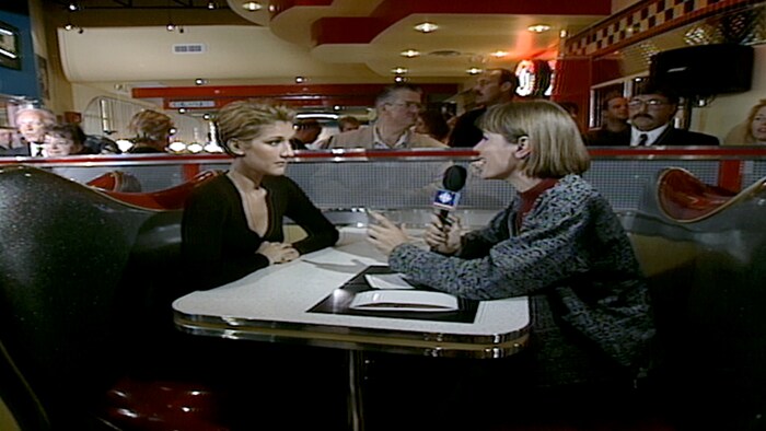 Doris Labrie réalise une entrevue avec Céline Dion.