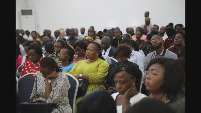 Des Camerounais déçus par les ateliers du CDEM à Douala | Radio-Canada