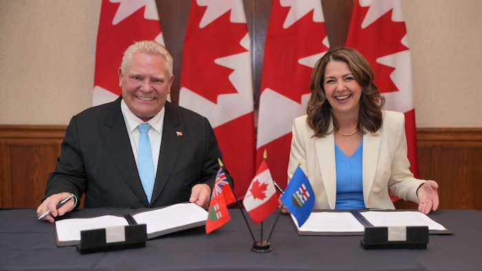 Doug Ford et Danielle Smith.