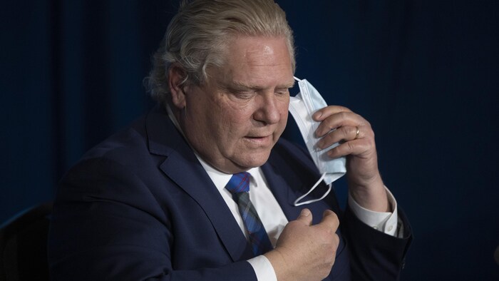 Le premier ministre Doug Ford lors d'une conférence de presse à Queen's Park au début avril.