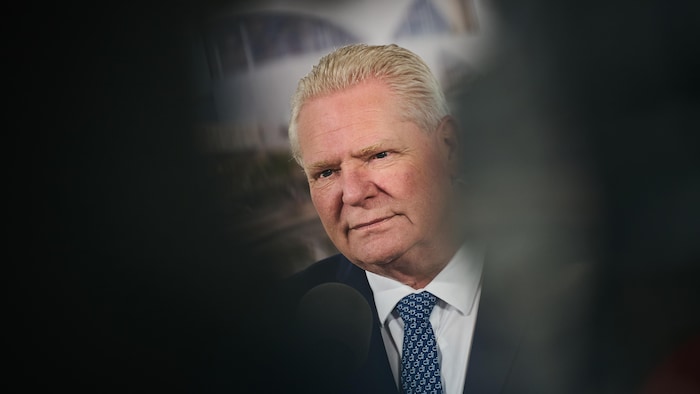 Le premier ministre de l'Ontario, Doug Ford, s'adresse aux médias sur le chantier de construction du futur Centre des sciences à la Place Ontario, à Toronto, le jeudi 26 février 2026.