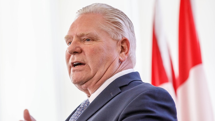 Doug Ford prend la parole à l’Université métropolitaine de Toronto le 12 mai 2026, lors d’une conférence de presse concernant la candidature de la ville pour accueillir la Banque de défense, de sécurité et de résilience du Canada.