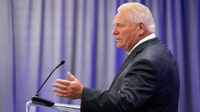 Doug Ford s'exprime lors d'une conférence de presse dans les installations de la société pharmaceutique Sanofi à Toronto, le mercredi 16 septembre 2026.