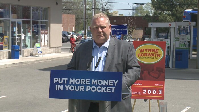 Doug Ford promet de réduire le prix de l'essence à la pompe.
