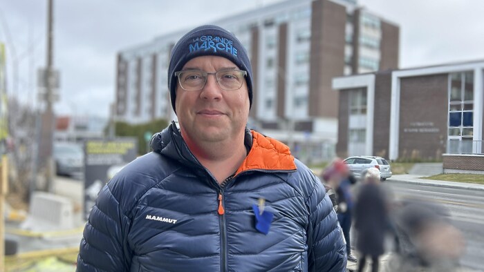 Jean-François Verville lors d'une manifestation près de l'hôpital de Rouyn-Noranda.