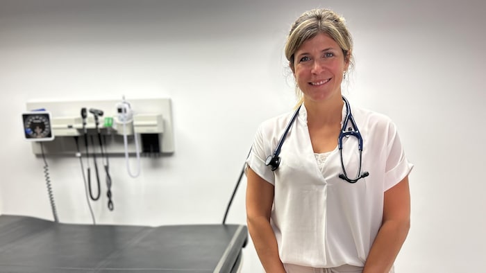 Dre Patricia Caron dans lad   furniture  de médecin à Saint-Gédéon-de-Beauce