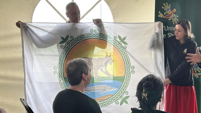 Un drapeau W8banaki. 