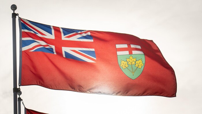 Le drapeau de l'Ontario.