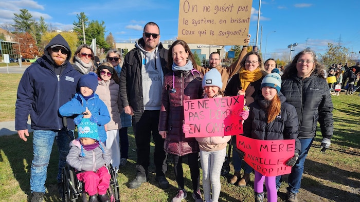 Manifestation contre la loi 2 : « Avant que le bateau coule, on veut ...