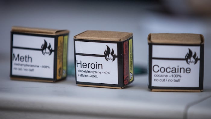 Trois boîtes de cocaïne, d’héroïne et de méthamphétamines.