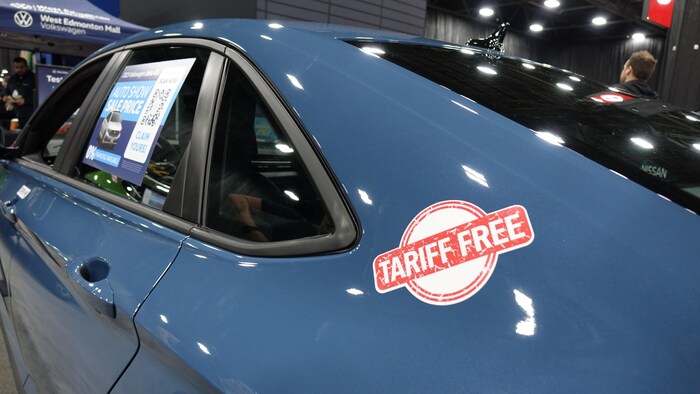 Un collant sur un véhicule à Edmonton.