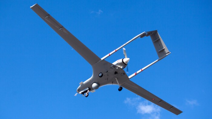 Un drone de combat en vol.