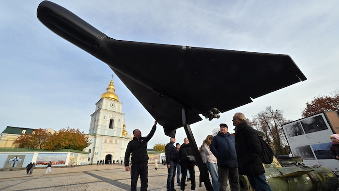 Un drone iranien exposé au centre de Kiev. 