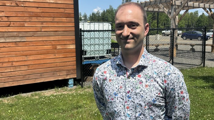 Marc André Chiasson à l'extérieur en été.