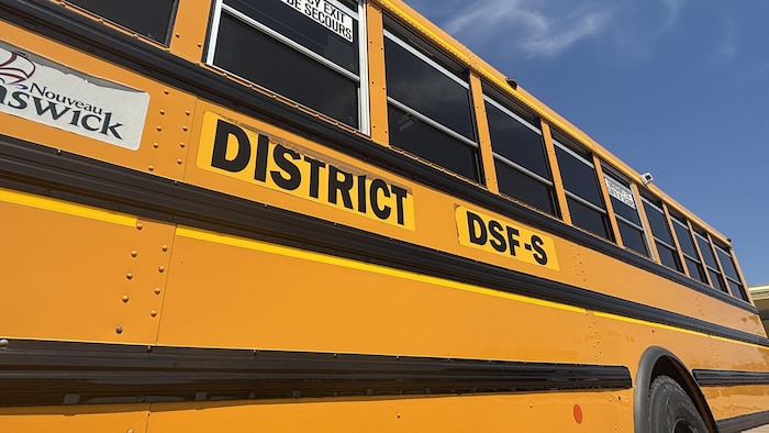 Un autobus scolaire du DSFS.