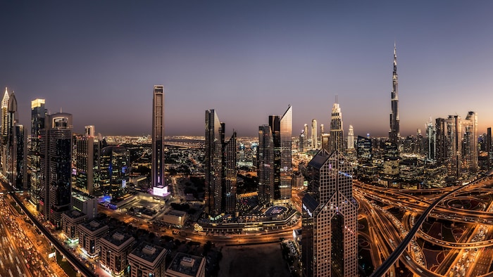 Dubaï au crépuscule.