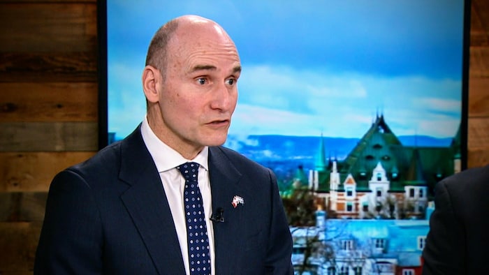Jean-Yves Duclos répond aux questions de Daniel Thibeault en entrevue lors de l'émission Les coulisses du pouvoir.